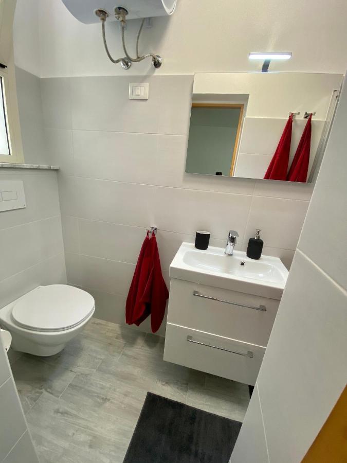 Pisani Apartment Бари Екстериор снимка