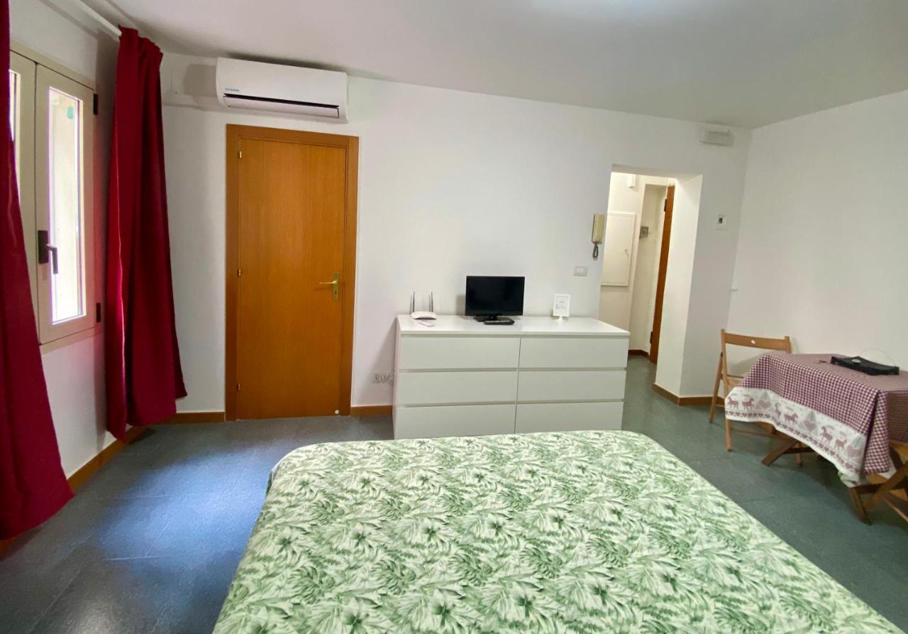 Pisani Apartment Бари Екстериор снимка